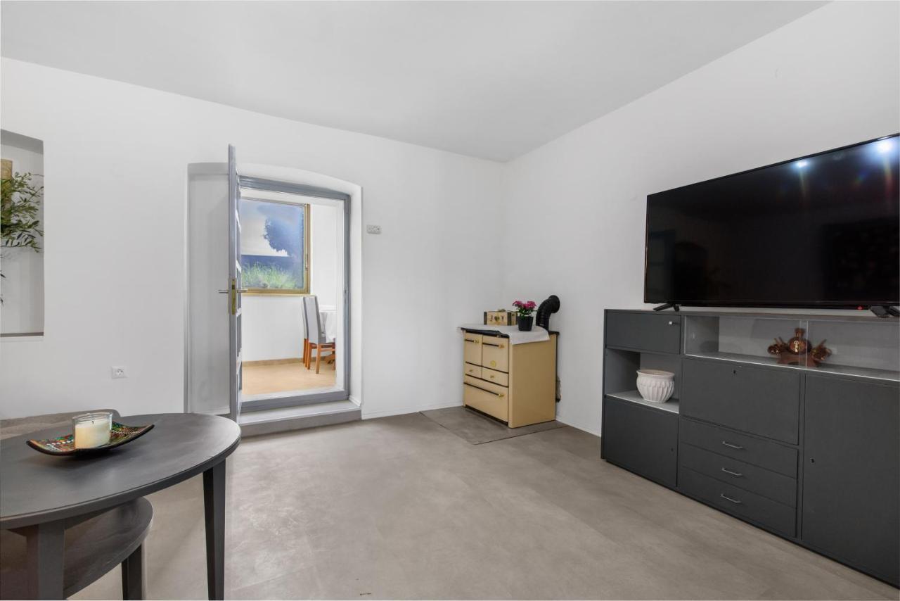 Apartman Sabina 2, *