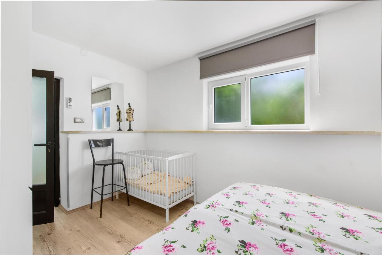 Apartman Sabina 2, *