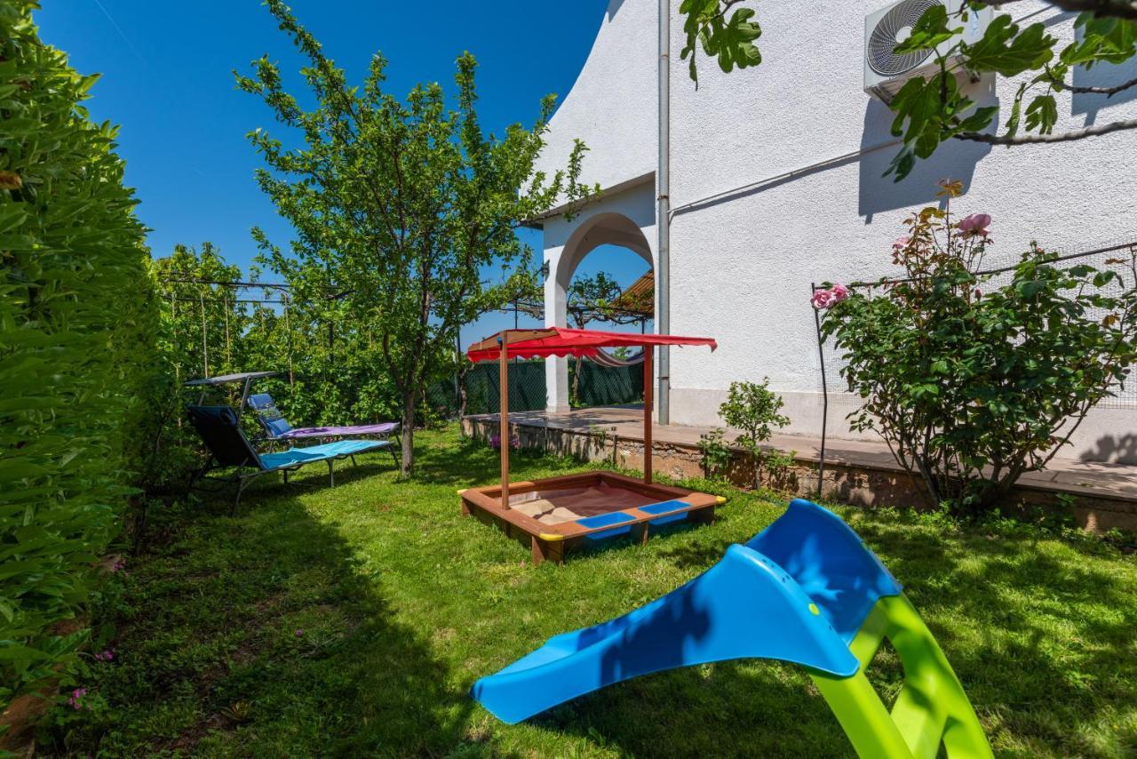 Sabina 2, Apartman *