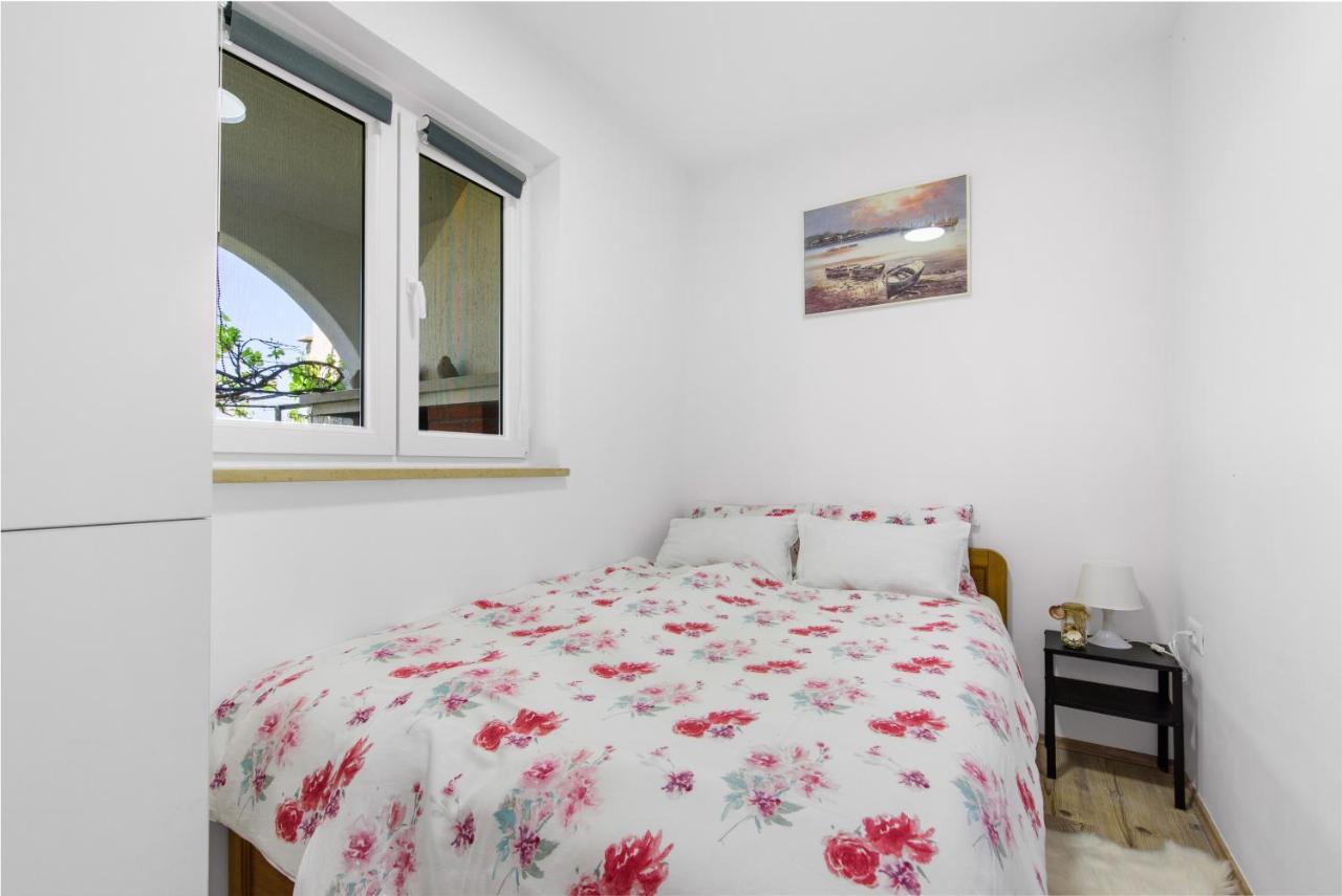 Sabina 2, Apartman *