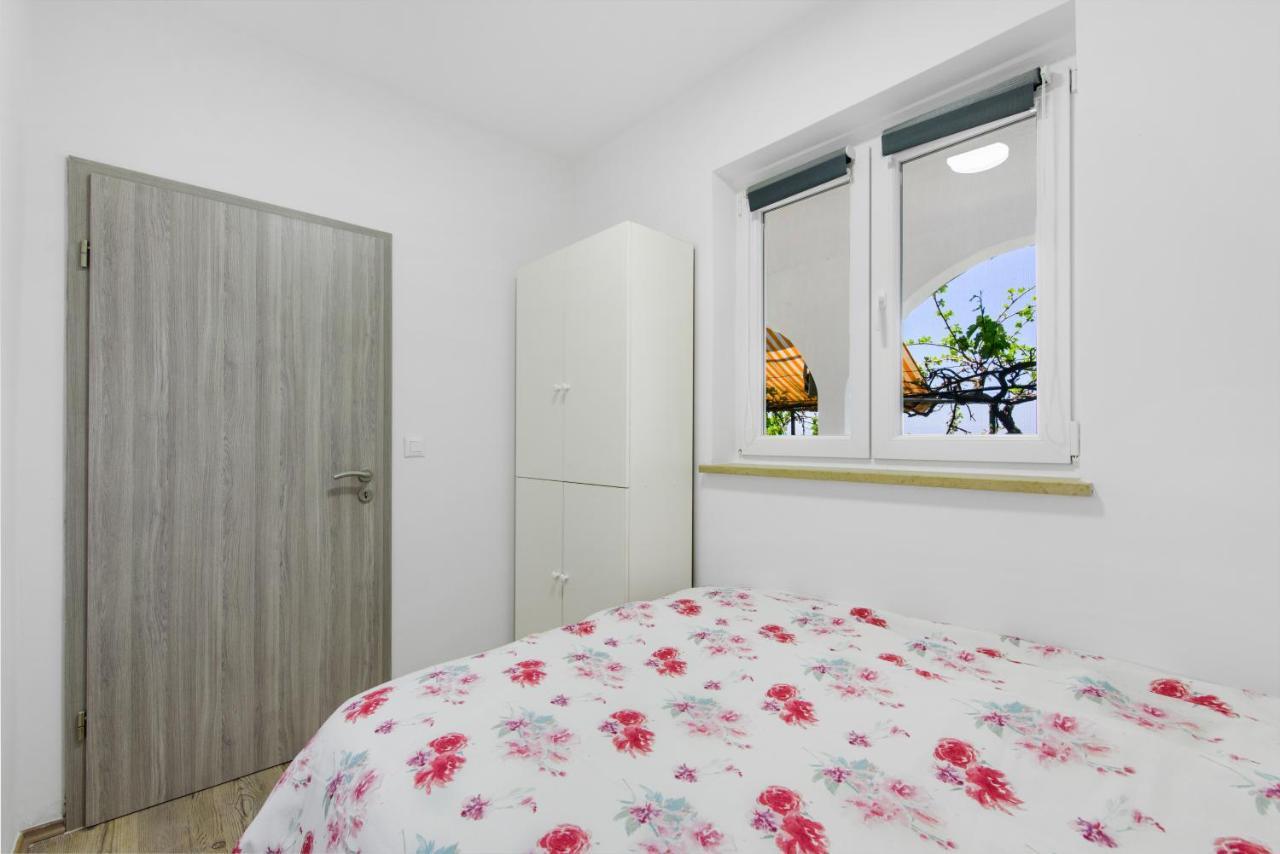 Sabina 2, Apartman *