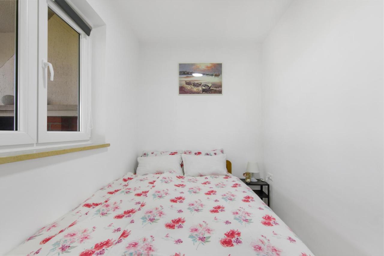 Sabina 2, Apartman